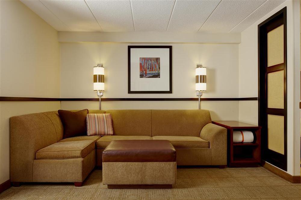 Hyatt Place Memphis Primacy Parkway Room photo
